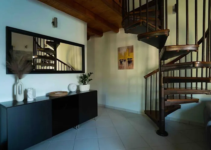 Апартаменты Modern Loft At Kalogria Ступа